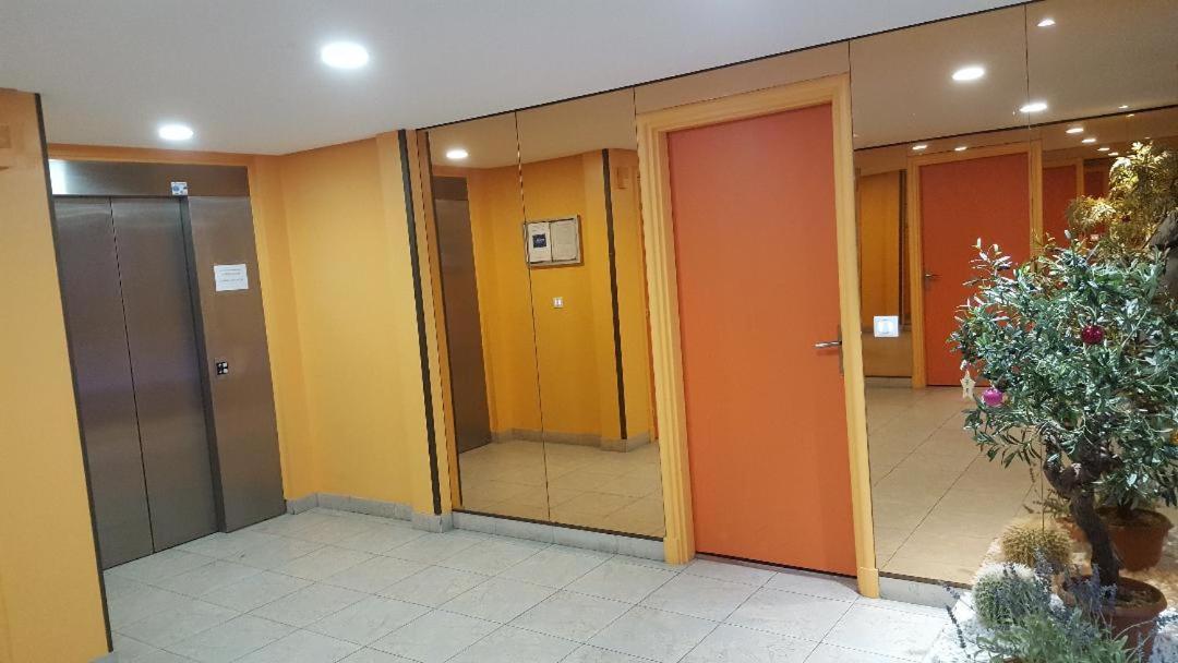Beautiful 1 Bedroom Flat Nice Bagian luar foto