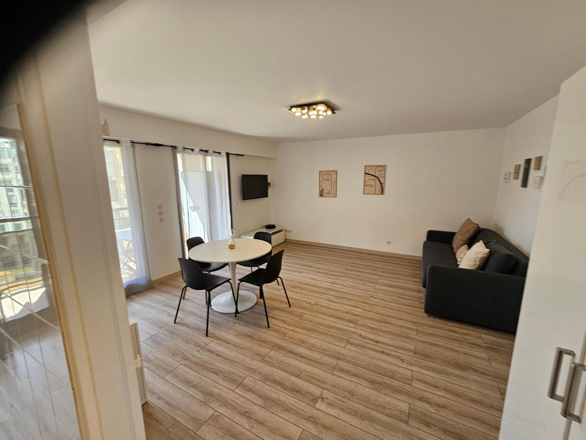 Beautiful 1 Bedroom Flat Nice Bagian luar foto