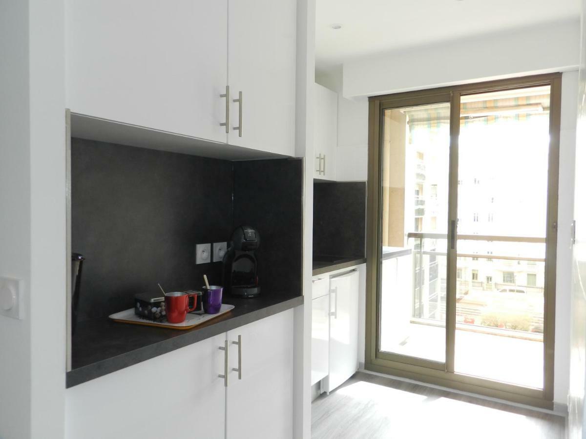 Beautiful 1 Bedroom Flat Nice Bagian luar foto