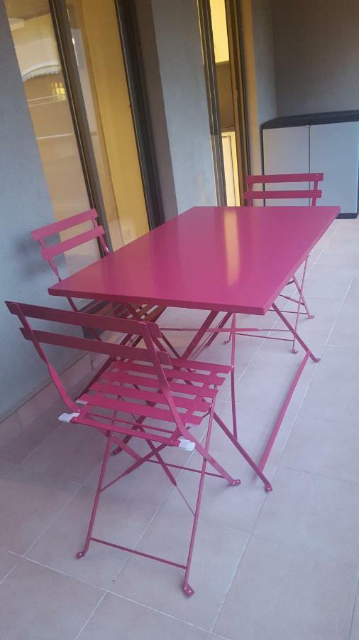 Beautiful 1 Bedroom Flat Nice Bagian luar foto